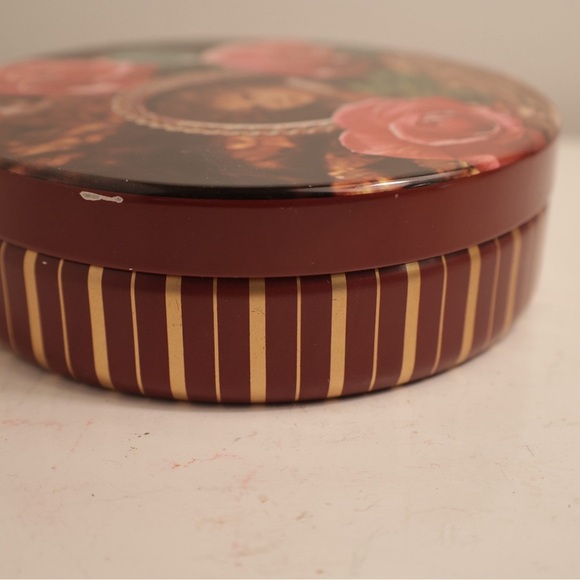 Vintage Floral Decorative Tin - Picture 3 of 8